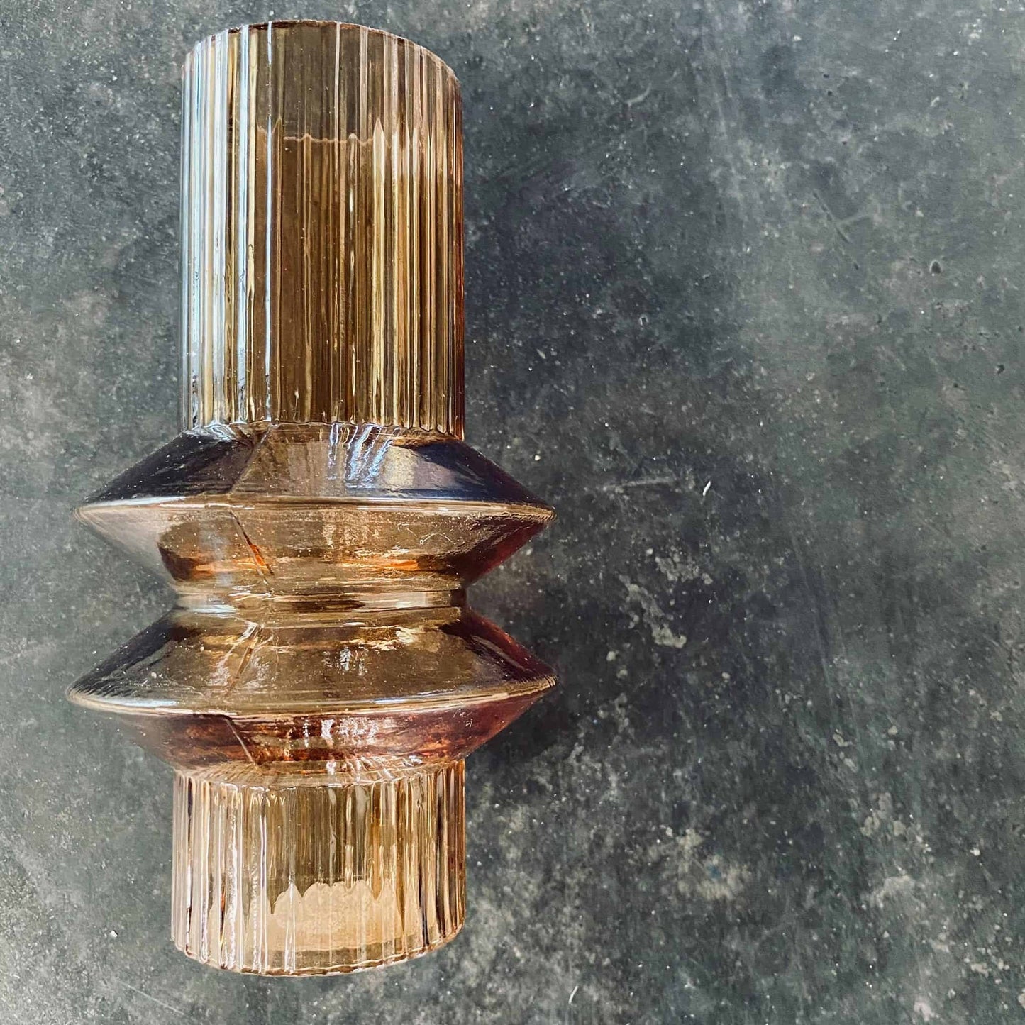 Vase i ravfarvet glas - VIAMAJA.DK