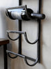 Weinregal im industriellen Design
