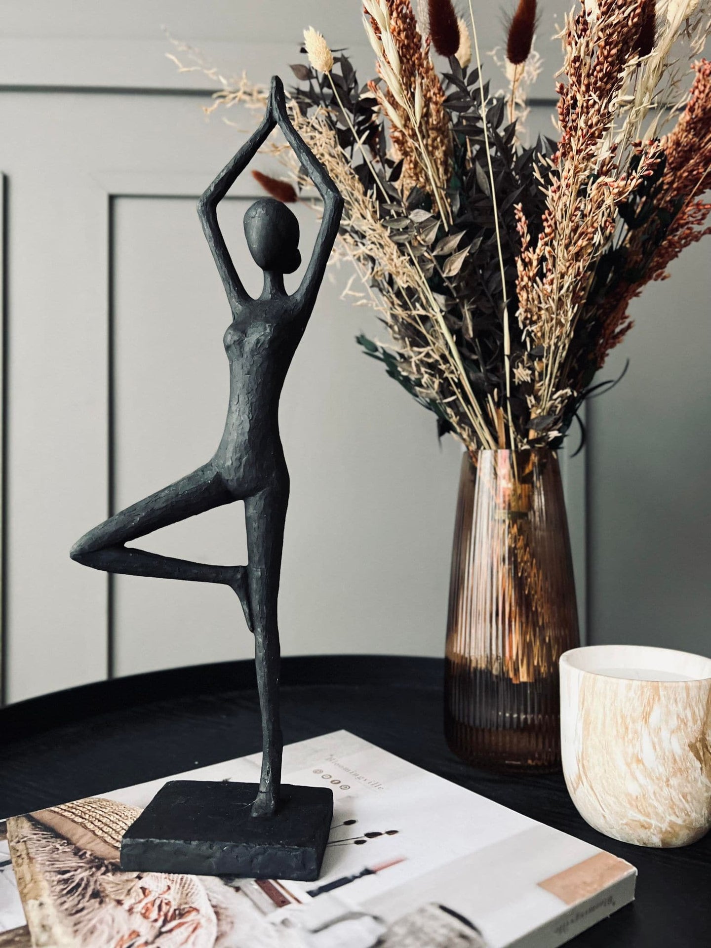 YOGA - Black Lady No.2 - VIAMAJA.DK