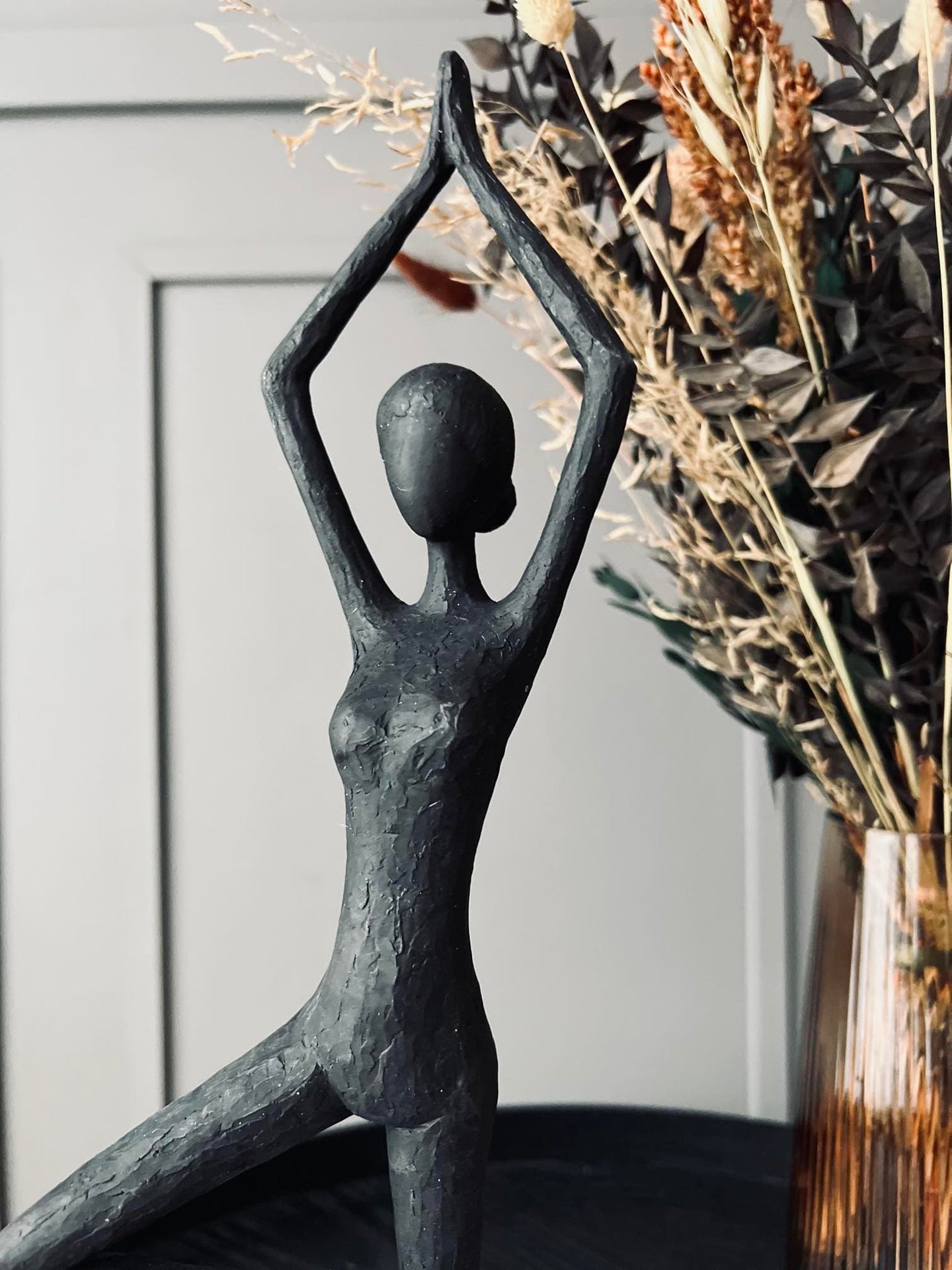 YOGA - Black Lady No.2 - VIAMAJA.DK