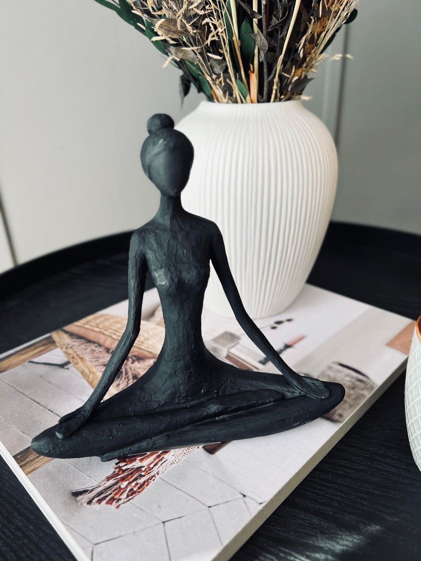 YOGA - Black Lady No.4 - VIAMAJA.DK