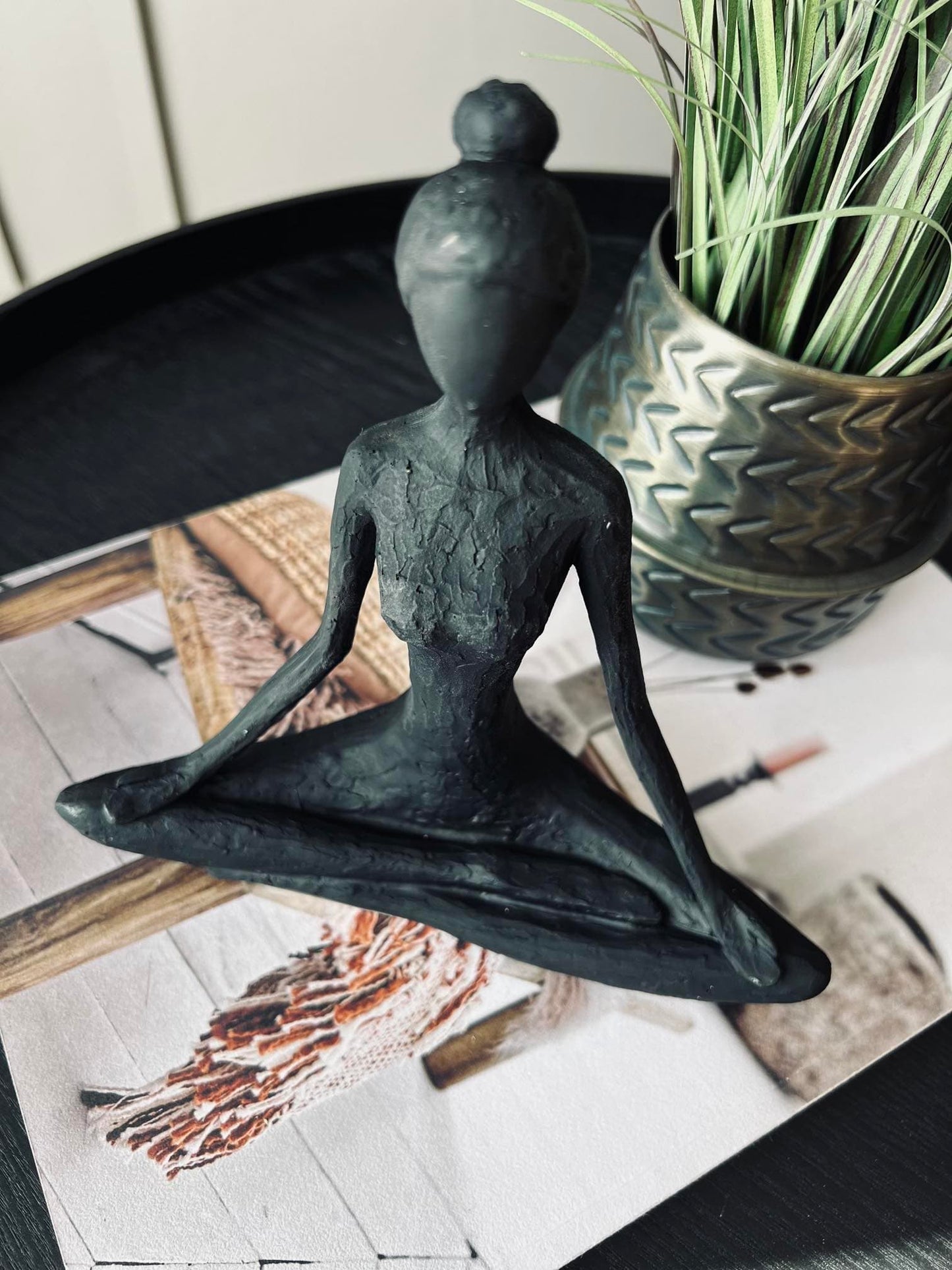 YOGA - Black Lady No.4 - VIAMAJA.DK